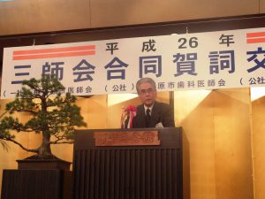 抱負を語る医師会の黒沢会長