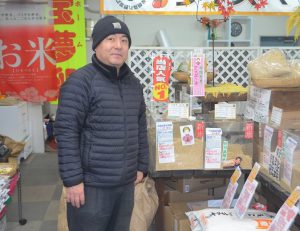 「地場野菜の良さを普及したい」と話す遠藤店長