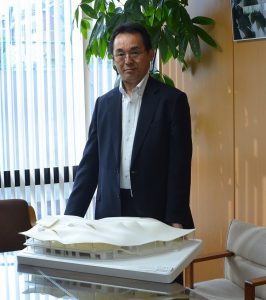 ヨットハウスの３Ｄ模型と谷津社長