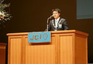 「運動を進め感謝の気持ちを伝えたい」と話す佐藤理事長