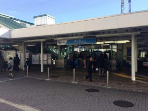 開発に着手する鶴川駅の北口