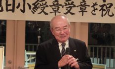 旭日小綬章の気持ちを話す鈴木会長