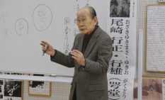 講話を行う涌田さん