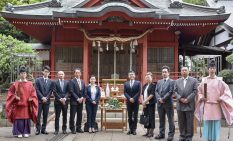 村富神社に集まった会員ら