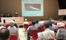 鶴川市民センターで開かれた住民説明会