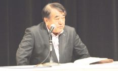 基調講演を行った寺島氏