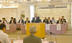 横浜市内で開かれた総会に出席した本村市長