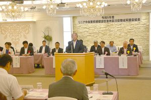 横浜市内で開かれた総会に出席した本村市長