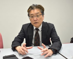 東京・光文社で本紙取材に応じる伊藤弁護士