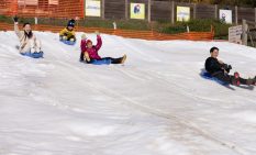 関東最大級の屋外雪あそび広場「スノーパラダイス」　12月6日さがみ湖MORI MORIで今季オープン