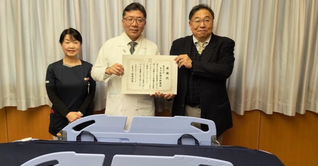 東京衡機試験機豊橋工場　豊橋市民病院にストレッチャー寄贈地域貢献で累計１３台