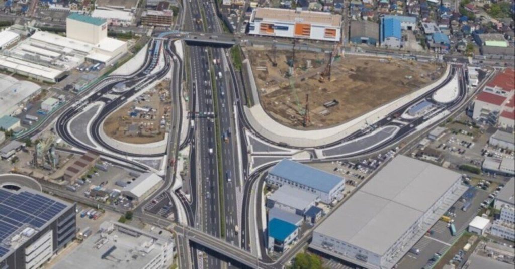 高速道路２社、年末年始の首都圏渋滞情報　綾瀬スマートIC付近で発生多く