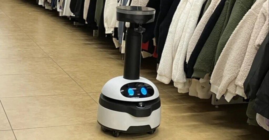 【相模原】衣料品販売タカハシ、ＡＩとロボで管理　棚可視化で売上53％増