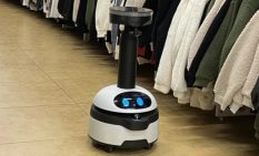 【相模原】衣料品販売タカハシ、ＡＩとロボで管理　棚可視化で売上53％増