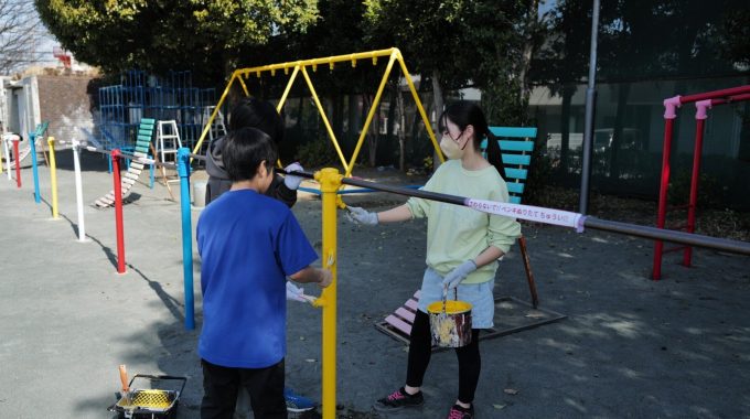 【相模原】塗装協同組合、児童の慈善活動を支援　卒業前に母校への恩で遊具塗り直し